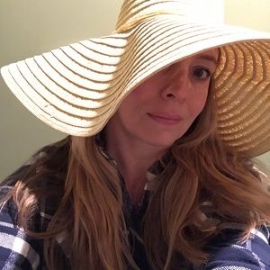 Sun straw hat, pretty, almost New